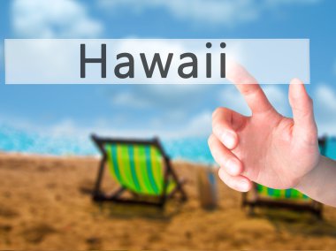 Ücretsiz teklif - dokunmatik ekran butonuna işadamı el basarak