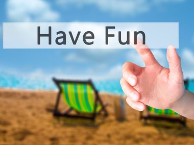 Ücretsiz teklif - dokunmatik ekran butonuna işadamı el basarak