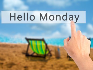 Ücretsiz teklif - dokunmatik ekran butonuna işadamı el basarak