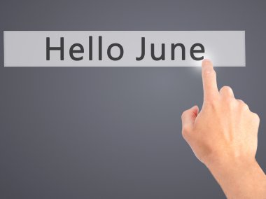 Ücretsiz teklif - dokunmatik ekran butonuna işadamı el basarak