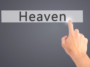 Ücretsiz teklif - dokunmatik ekran butonuna işadamı el basarak