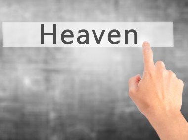 Ücretsiz teklif - dokunmatik ekran butonuna işadamı el basarak