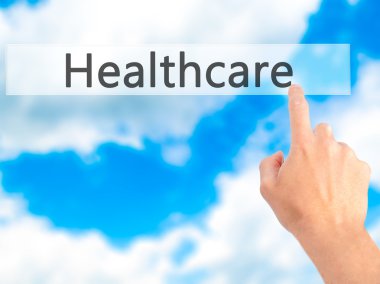 Ücretsiz teklif - dokunmatik ekran butonuna işadamı el basarak