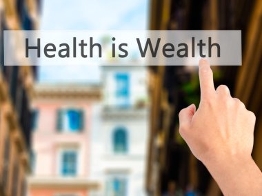 Ücretsiz teklif - dokunmatik ekran butonuna işadamı el basarak