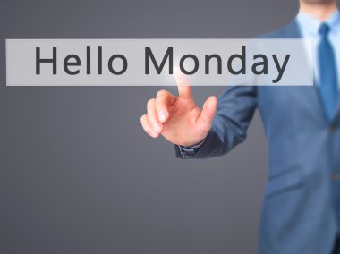 Ücretsiz teklif - dokunmatik ekran butonuna işadamı el basarak