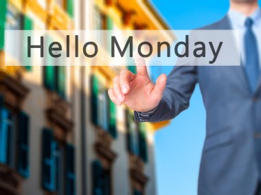 Ücretsiz teklif - dokunmatik ekran butonuna işadamı el basarak