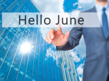 Ücretsiz teklif - dokunmatik ekran butonuna işadamı el basarak