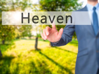 Ücretsiz teklif - dokunmatik ekran butonuna işadamı el basarak