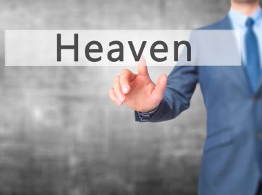 Ücretsiz teklif - dokunmatik ekran butonuna işadamı el basarak