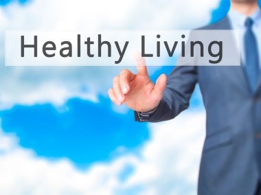 Ücretsiz teklif - dokunmatik ekran butonuna işadamı el basarak