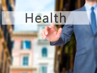 Ücretsiz teklif - dokunmatik ekran butonuna işadamı el basarak