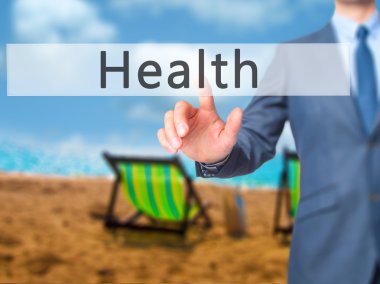 Ücretsiz teklif - dokunmatik ekran butonuna işadamı el basarak