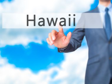 Ücretsiz teklif - dokunmatik ekran butonuna işadamı el basarak