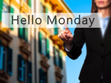 Ücretsiz teklif - dokunmatik ekran butonuna işadamı el basarak