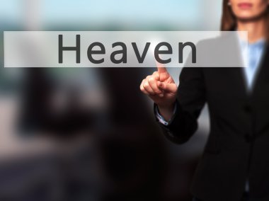 Ücretsiz teklif - dokunmatik ekran butonuna işadamı el basarak