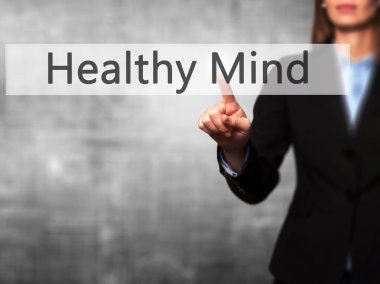 Ücretsiz teklif - dokunmatik ekran butonuna işadamı el basarak