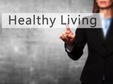 Ücretsiz teklif - dokunmatik ekran butonuna işadamı el basarak