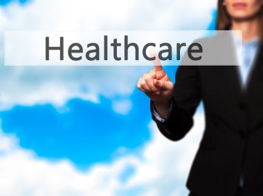 Ücretsiz teklif - dokunmatik ekran butonuna işadamı el basarak