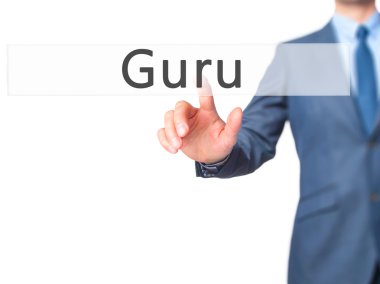 Ücretsiz teklif - dokunmatik ekran butonuna işadamı el basarak