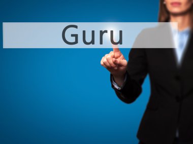 Ücretsiz teklif - dokunmatik ekran butonuna işadamı el basarak