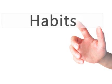 Ücretsiz teklif - dokunmatik ekran butonuna işadamı el basarak