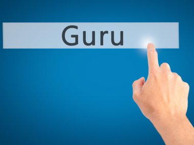 Ücretsiz teklif - dokunmatik ekran butonuna işadamı el basarak