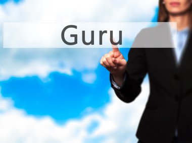 Ücretsiz teklif - dokunmatik ekran butonuna işadamı el basarak