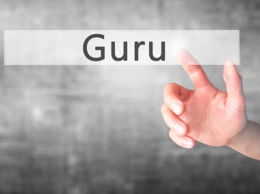 Ücretsiz teklif - dokunmatik ekran butonuna işadamı el basarak