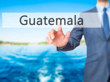 Ücretsiz teklif - dokunmatik ekran butonuna işadamı el basarak