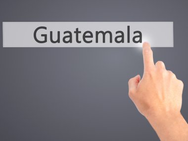 Ücretsiz teklif - dokunmatik ekran butonuna işadamı el basarak