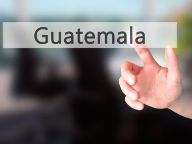 Ücretsiz teklif - dokunmatik ekran butonuna işadamı el basarak