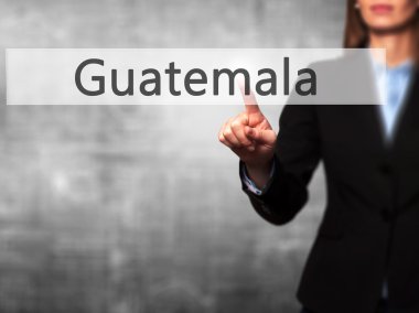 Ücretsiz teklif - dokunmatik ekran butonuna işadamı el basarak