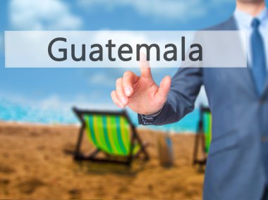 Ücretsiz teklif - dokunmatik ekran butonuna işadamı el basarak