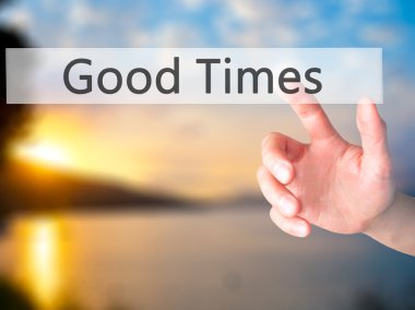 Ücretsiz teklif - dokunmatik ekran butonuna işadamı el basarak