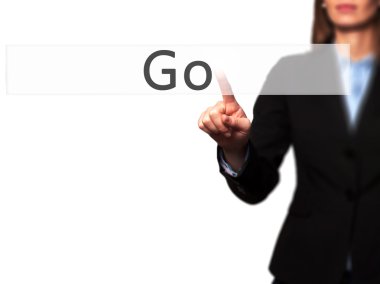 Ücretsiz teklif - dokunmatik ekran butonuna işadamı el basarak