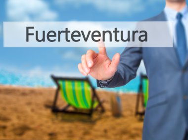 Ücretsiz teklif - dokunmatik ekran butonuna işadamı el basarak