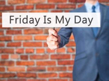 Ücretsiz teklif - dokunmatik ekran butonuna işadamı el basarak