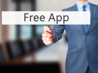 Ücretsiz teklif - dokunmatik ekran butonuna işadamı el basarak