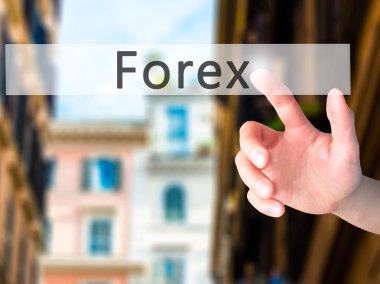 İş yaratma - dokunmatik ekran butonuna işadamı el basarak