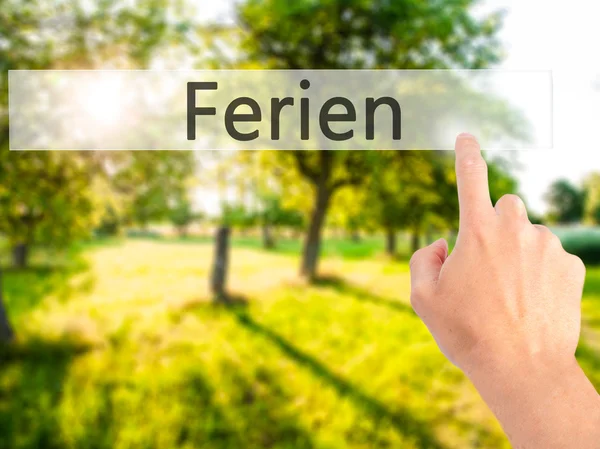 Ferien (Vacanza in Tedesco) - Premere a mano un pulsante su offuscata — Foto Stock