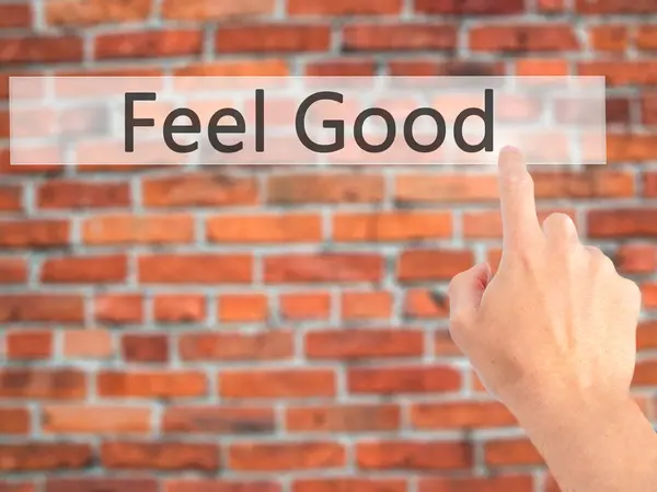 Feel Good - Bulanık arka plan konseptinde düğmeye basarak el ele — Stok fotoğraf
