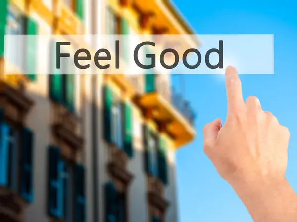 Feel Good - Bulanık arka plan konseptinde düğmeye basarak el ele — Stok fotoğraf