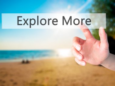 Daha - arka plan bulanık konsantrasyon üzerinde bir düğmeye basarak el keşfetmek