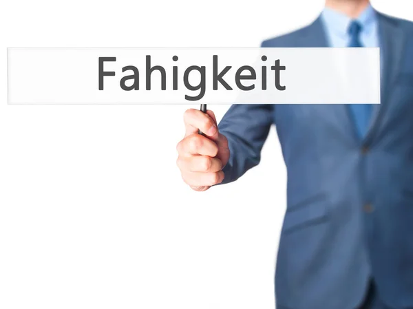 Fahigkeit (zdolność w języku niemieckim) - biznesmen ręka trzyma znak — Zdjęcie stockowe