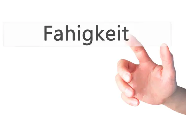 Fahigkeit (vermogen in het Duits) - Hand indrukken van een knop op de blurre — Stockfoto