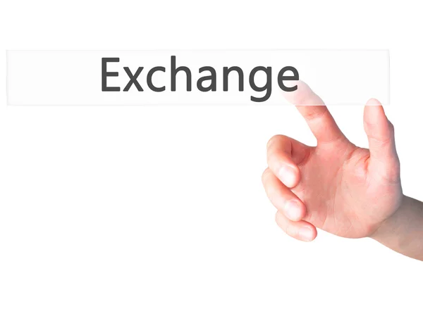 Exchange - kéz egy gombnyomásra elmosódott háttér koncepció — Stock Fotó