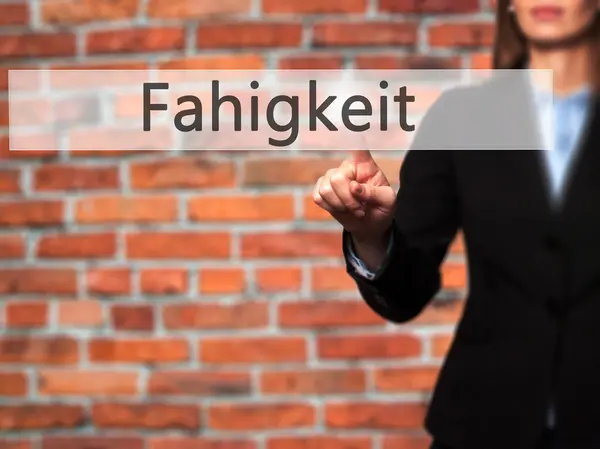 Fahigkeit - Geschäftsfrau, die mit der Hand auf den Hintern drückt — Stockfoto