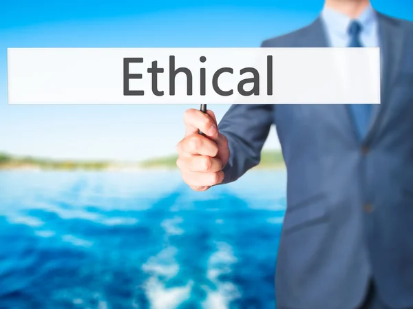 Ethical - zakenman hand hebt van teken — Stockfoto