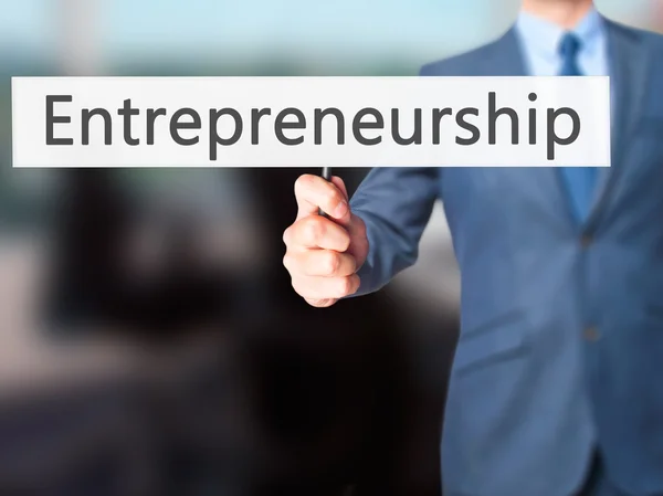 Entreprenörskap - affärsman hand med skylt — Stockfoto