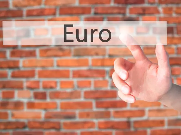 Euro - Mano presionando un botón en el concepto de fondo borroso en v —  Fotos de Stock